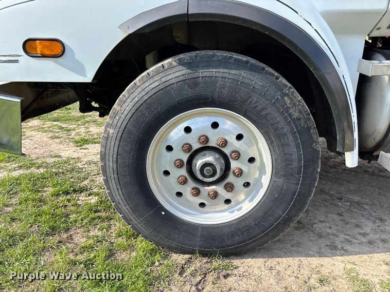 image for item FB3388 2002 Western Star 4900 flatbed truck