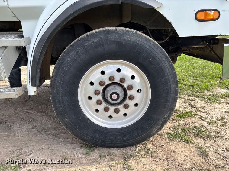 image for item FB3388 2002 Western Star 4900 flatbed truck