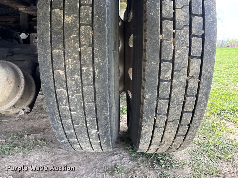 image for item FB3388 2002 Western Star 4900 flatbed truck