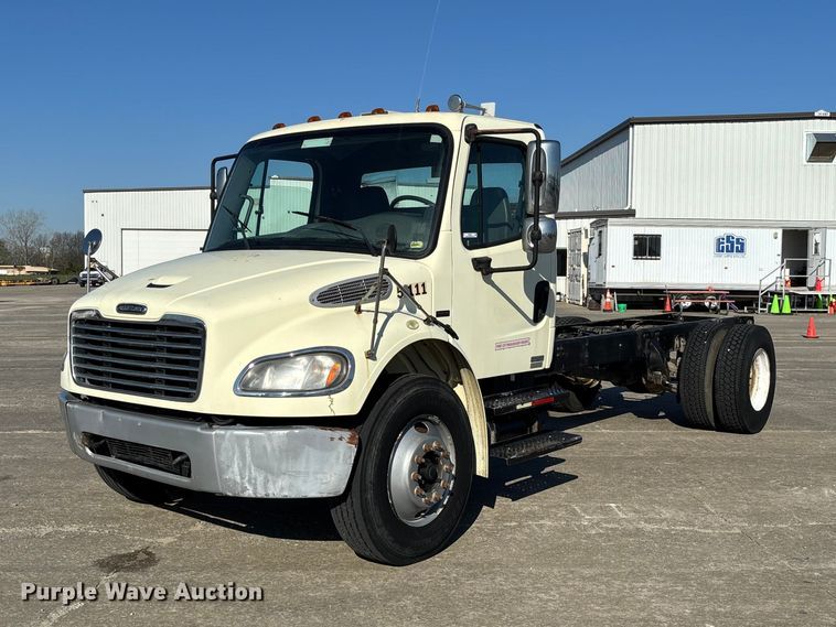 image for item FB3396 2008 Freightliner M2106 truck cab and chassis
