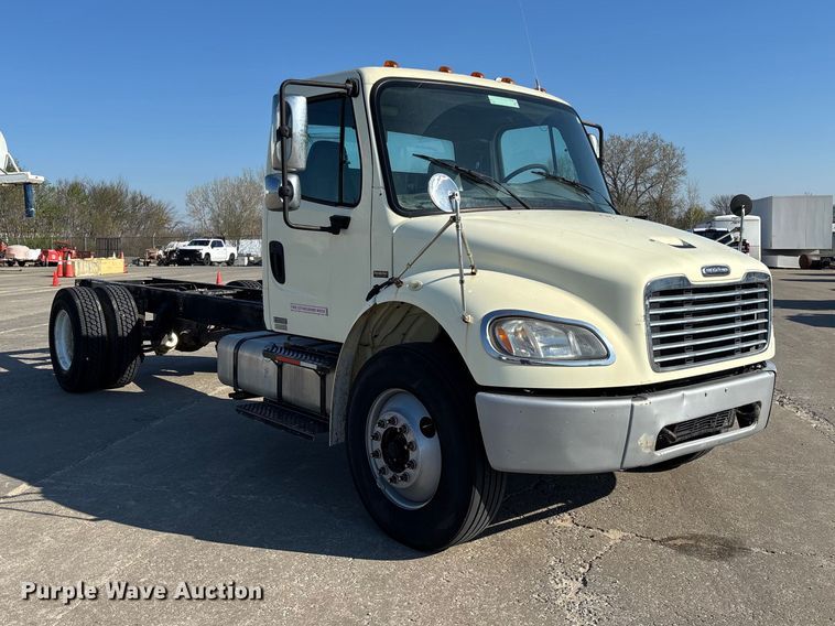 image for item FB3396 2008 Freightliner M2106 truck cab and chassis