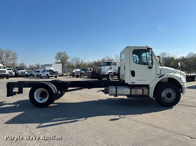 image for item FB3396 2008 Freightliner M2106 truck cab and chassis