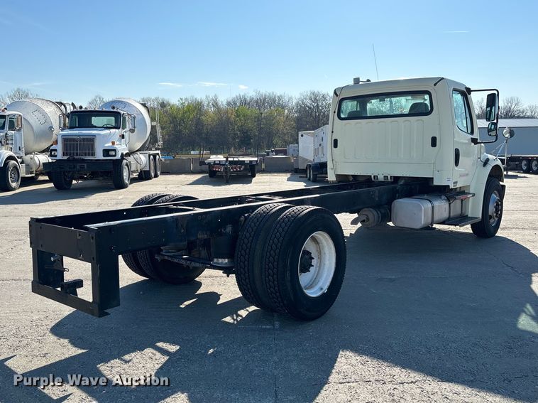 image for item FB3396 2008 Freightliner M2106 truck cab and chassis
