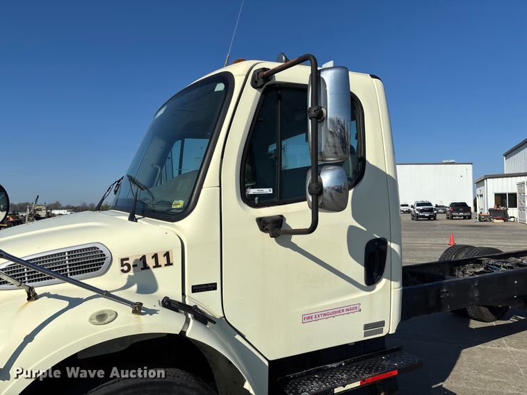 image for item FB3396 2008 Freightliner M2106 truck cab and chassis