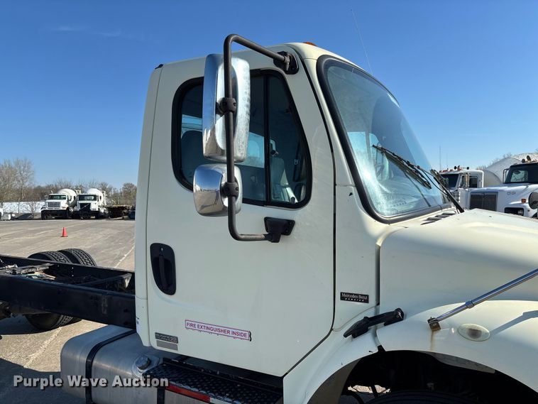 image for item FB3396 2008 Freightliner M2106 truck cab and chassis
