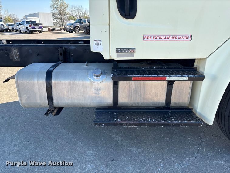 image for item FB3396 2008 Freightliner M2106 truck cab and chassis