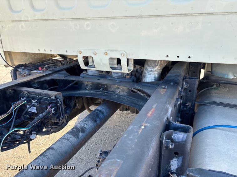 image for item FB3396 2008 Freightliner M2106 truck cab and chassis