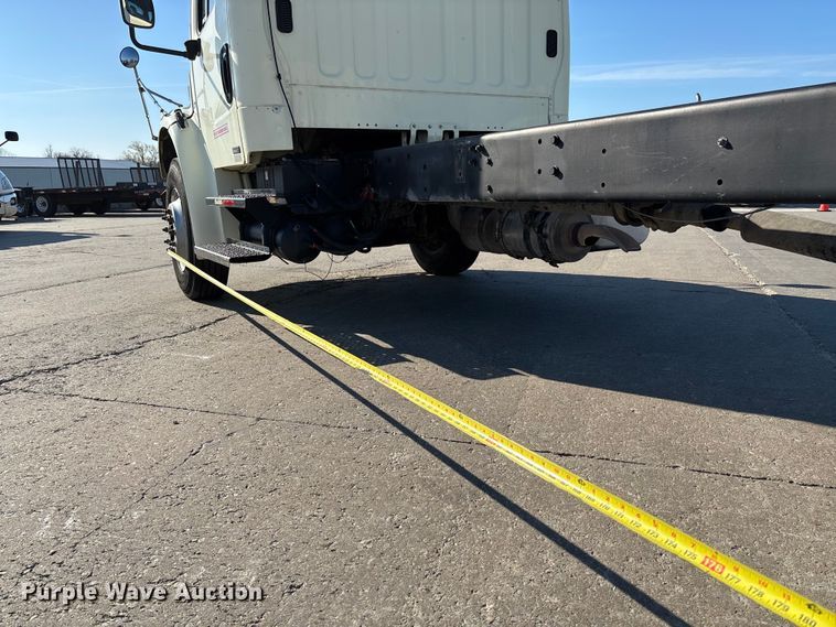 image for item FB3396 2008 Freightliner M2106 truck cab and chassis