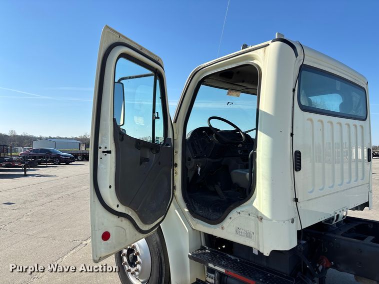 image for item FB3396 2008 Freightliner M2106 truck cab and chassis