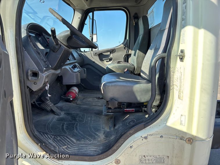 image for item FB3396 2008 Freightliner M2106 truck cab and chassis