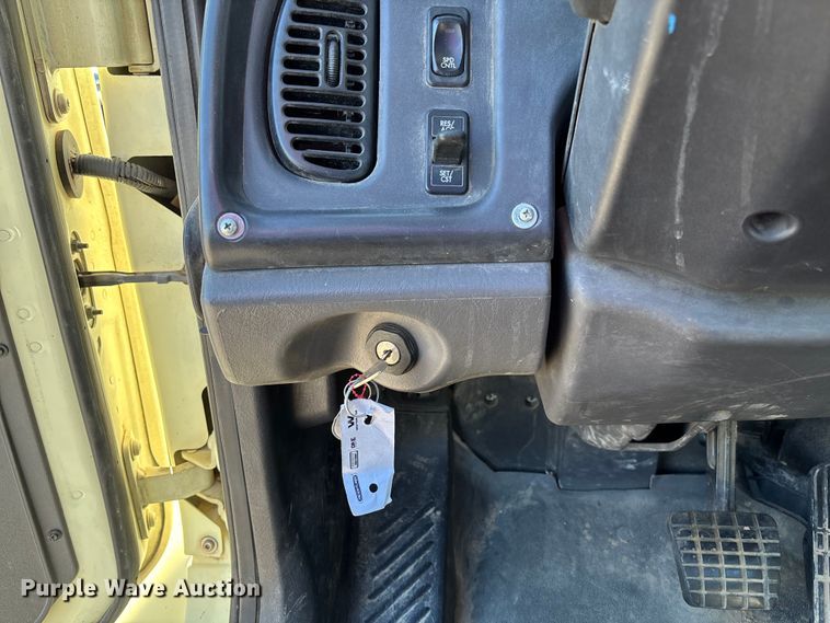 image for item FB3396 2008 Freightliner M2106 truck cab and chassis