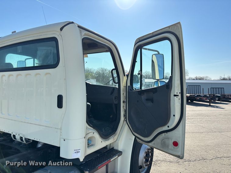 image for item FB3396 2008 Freightliner M2106 truck cab and chassis