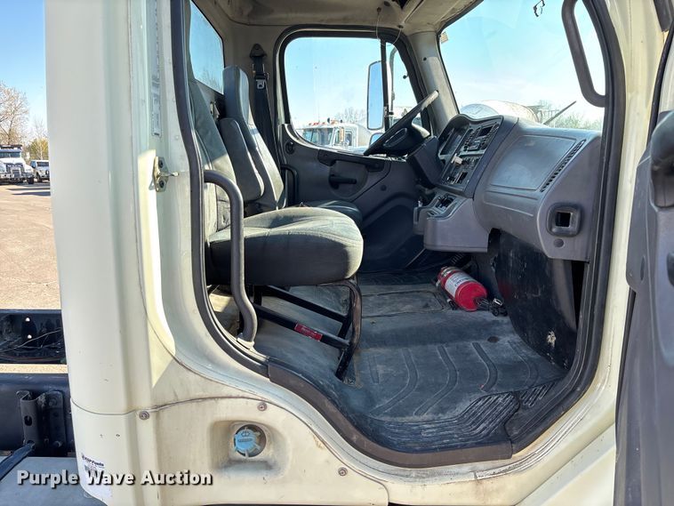 image for item FB3396 2008 Freightliner M2106 truck cab and chassis