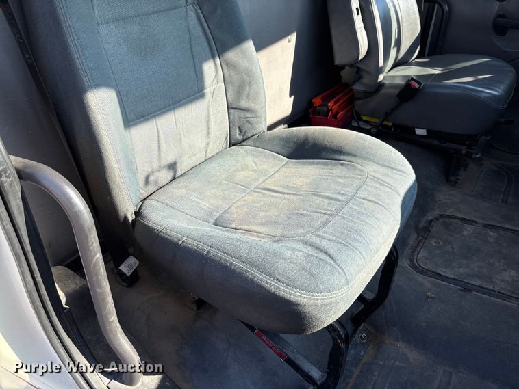 image for item FB3396 2008 Freightliner M2106 truck cab and chassis