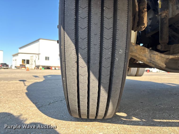 image for item FB3396 2008 Freightliner M2106 truck cab and chassis