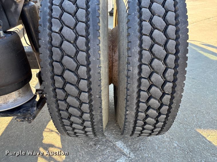 image for item FB3396 2008 Freightliner M2106 truck cab and chassis