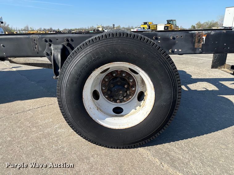 image for item FB3396 2008 Freightliner M2106 truck cab and chassis