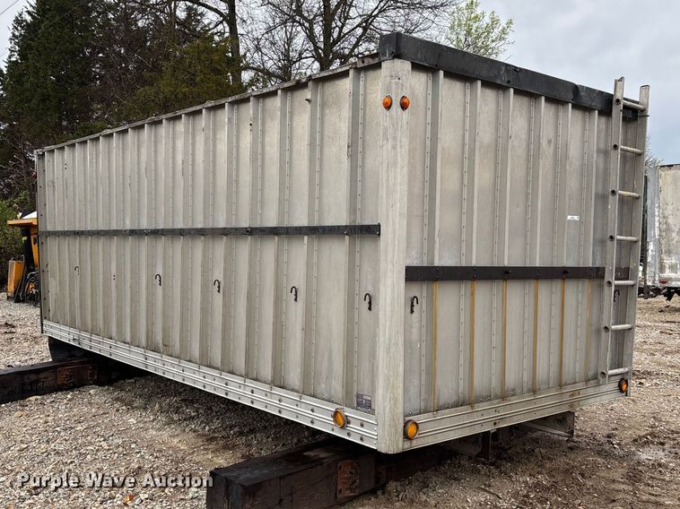image for item FB3404 Hewitt Lucas Truck bodies EP18EWNSH grain bed