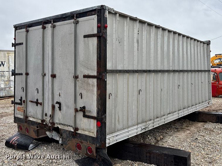 image for item FB3404 Hewitt Lucas Truck bodies EP18EWNSH grain bed