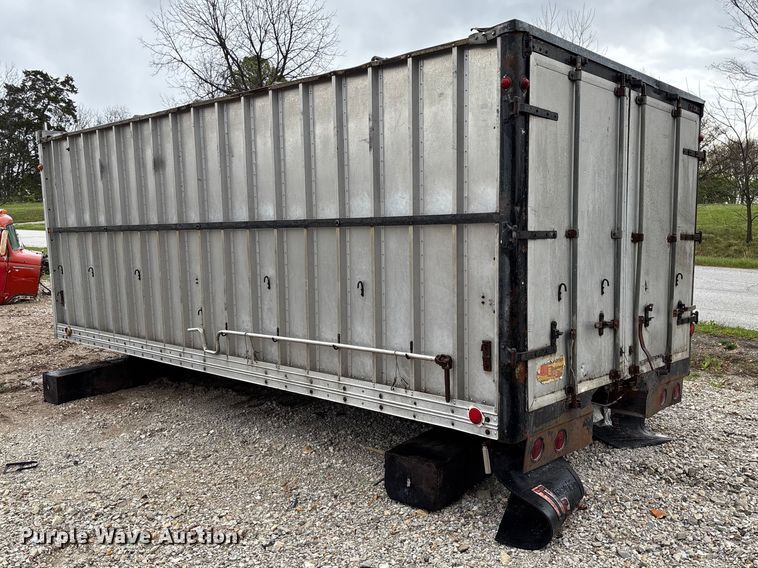 image for item FB3404 Hewitt Lucas Truck bodies EP18EWNSH grain bed