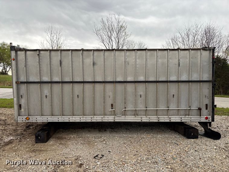 image for item FB3404 Hewitt Lucas Truck bodies EP18EWNSH grain bed
