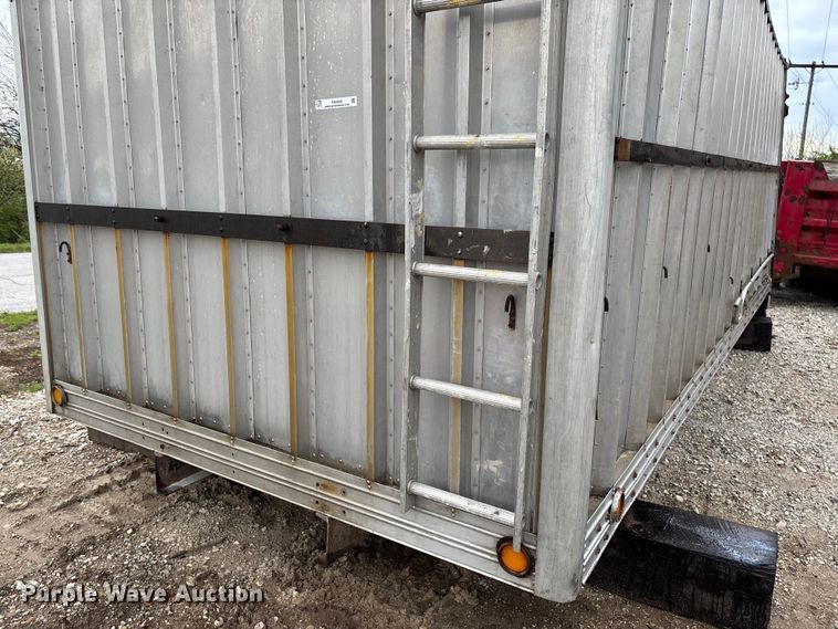 image for item FB3404 Hewitt Lucas Truck bodies EP18EWNSH grain bed