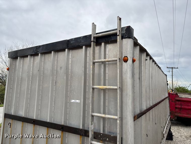 image for item FB3404 Hewitt Lucas Truck bodies EP18EWNSH grain bed
