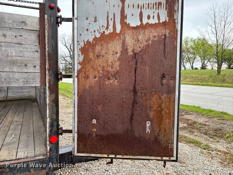 image for item FB3404 Hewitt Lucas Truck bodies EP18EWNSH grain bed
