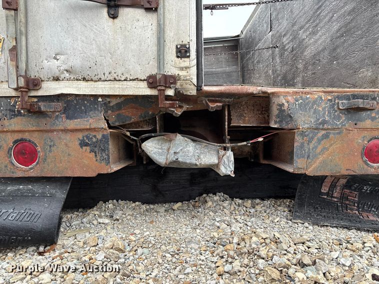 image for item FB3404 Hewitt Lucas Truck bodies EP18EWNSH grain bed