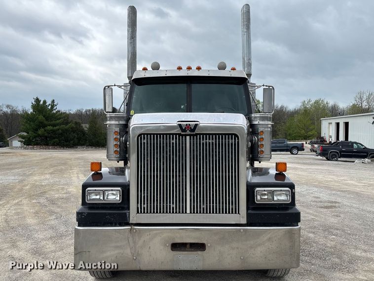 image for item FB3439 2013 Western Star 4900 semi truck