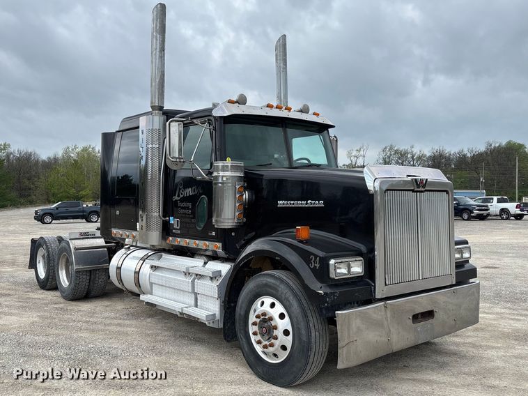 image for item FB3439 2013 Western Star 4900 semi truck