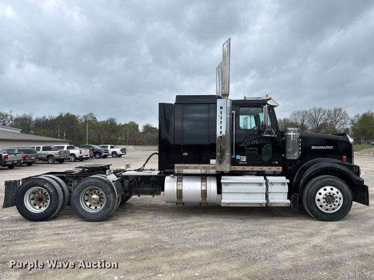 image for item FB3439 2013 Western Star 4900 semi truck