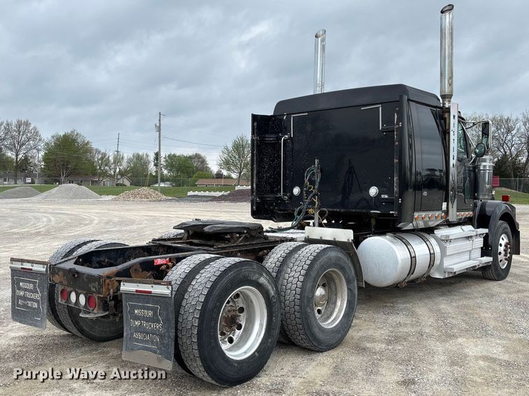 image for item FB3439 2013 Western Star 4900 semi truck