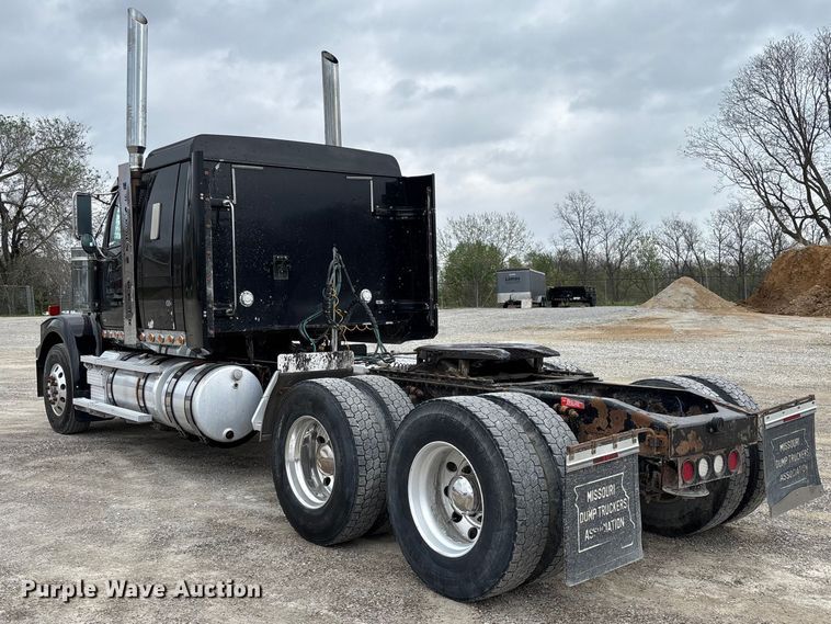 image for item FB3439 2013 Western Star 4900 semi truck