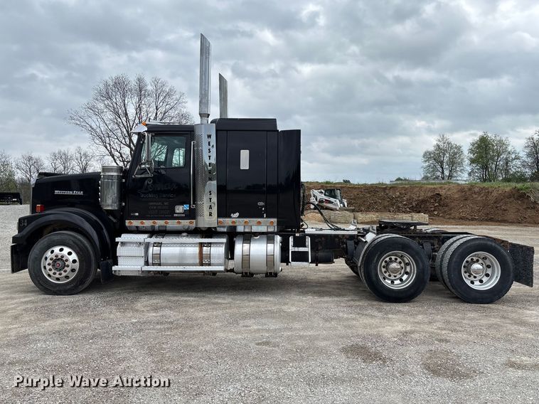 image for item FB3439 2013 Western Star 4900 semi truck