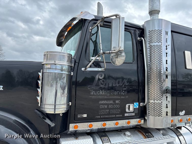 image for item FB3439 2013 Western Star 4900 semi truck