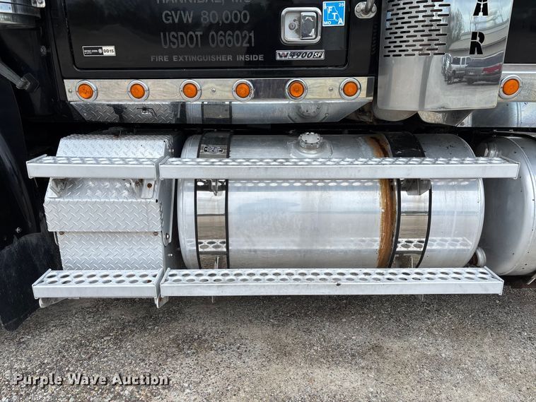 image for item FB3439 2013 Western Star 4900 semi truck