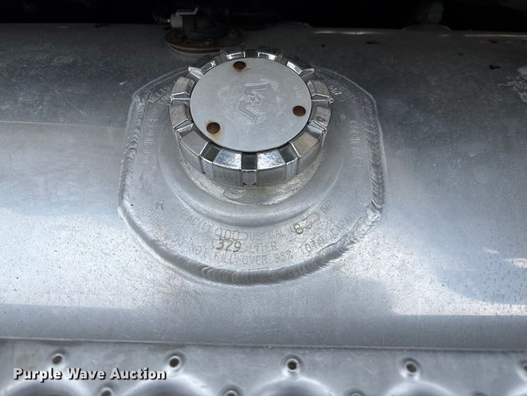 image for item FB3439 2013 Western Star 4900 semi truck