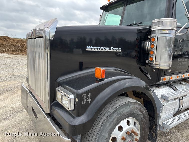 image for item FB3439 2013 Western Star 4900 semi truck