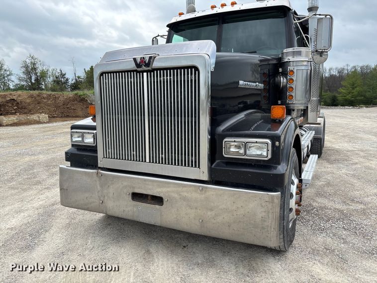image for item FB3439 2013 Western Star 4900 semi truck