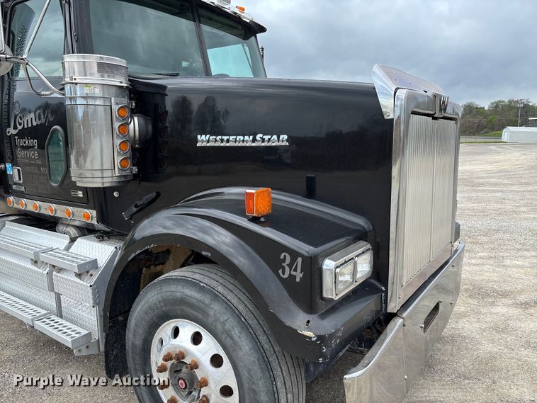 image for item FB3439 2013 Western Star 4900 semi truck