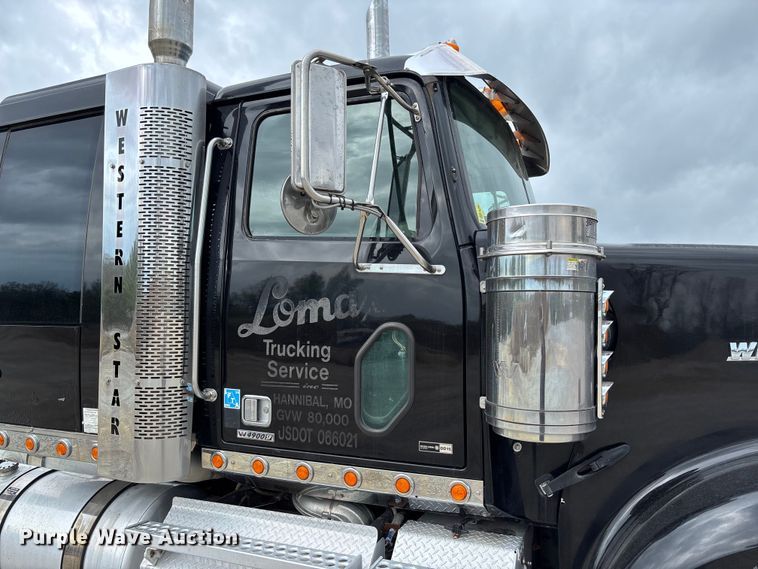 image for item FB3439 2013 Western Star 4900 semi truck