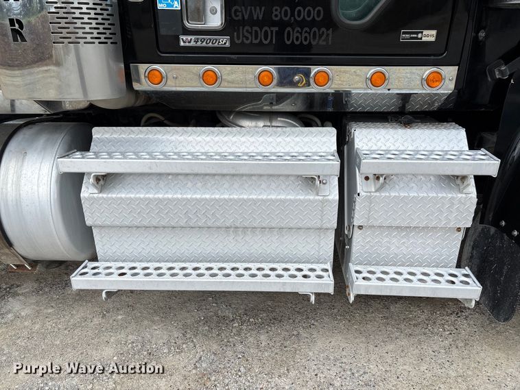 image for item FB3439 2013 Western Star 4900 semi truck