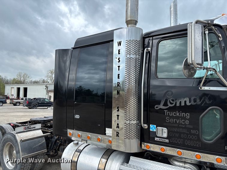 image for item FB3439 2013 Western Star 4900 semi truck