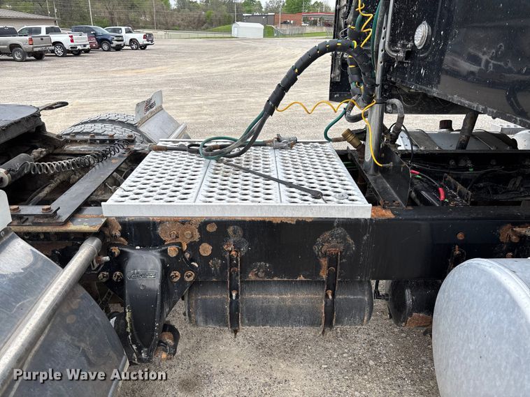 image for item FB3439 2013 Western Star 4900 semi truck