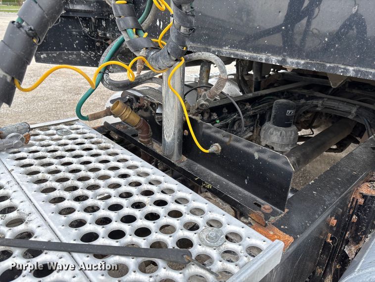 image for item FB3439 2013 Western Star 4900 semi truck