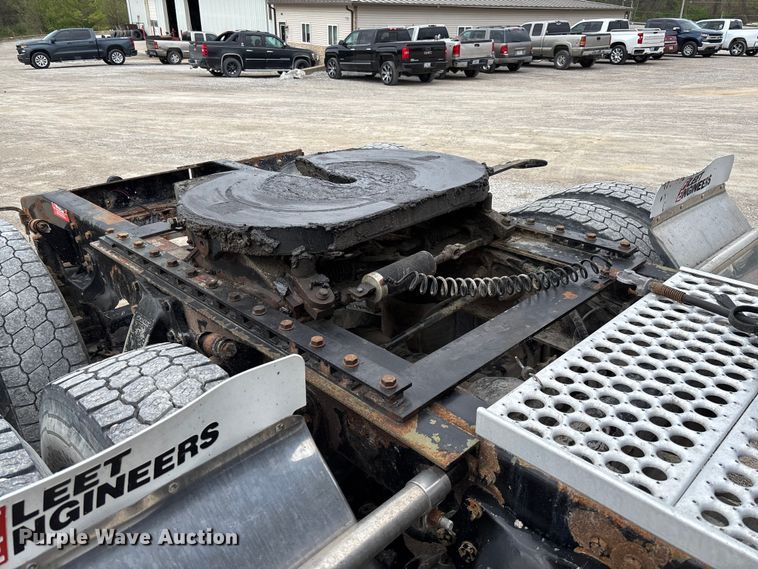 image for item FB3439 2013 Western Star 4900 semi truck