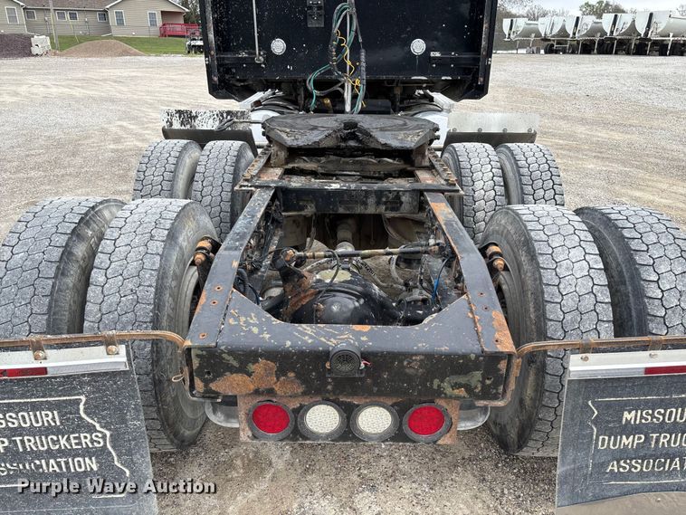 image for item FB3439 2013 Western Star 4900 semi truck