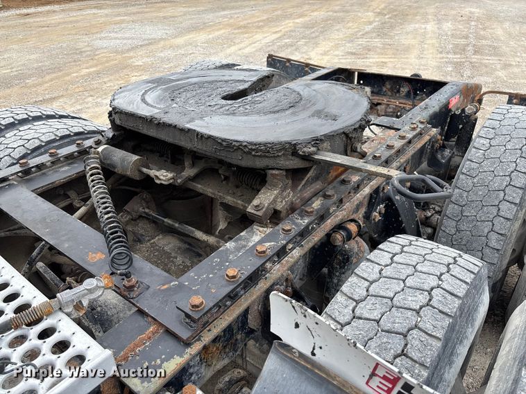 image for item FB3439 2013 Western Star 4900 semi truck