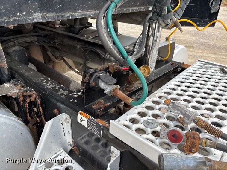 image for item FB3439 2013 Western Star 4900 semi truck